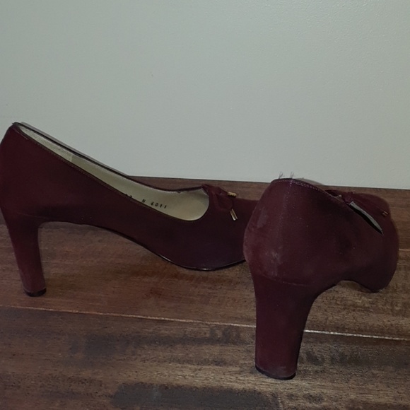 St John Burgundy wine Velvet 2 1/4" Heels - Picture 3 of 8